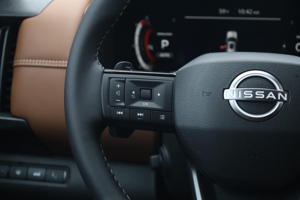 Nissan Pathfinder Vehicle Image 10