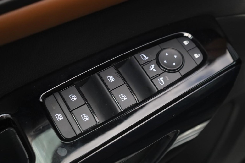 Nissan Pathfinder Vehicle Image 11