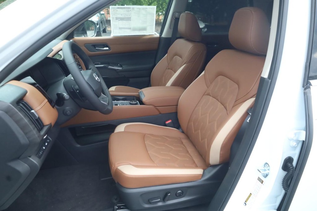 Nissan Pathfinder Vehicle Image 21