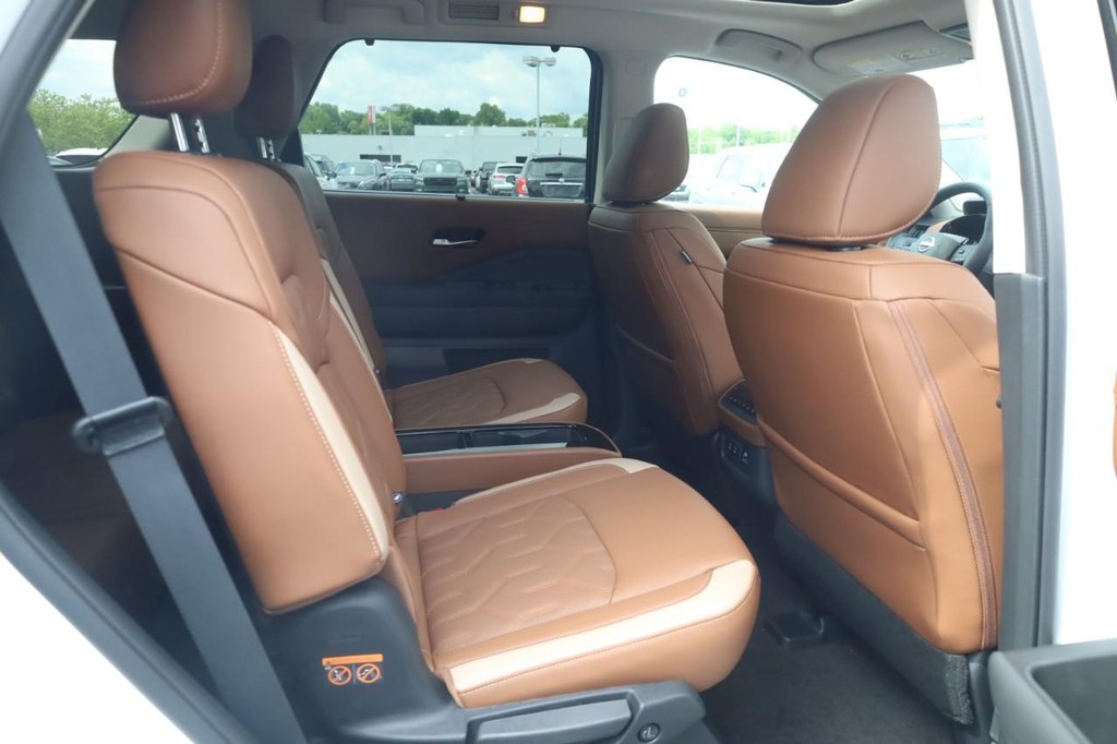 Nissan Pathfinder Vehicle Image 23
