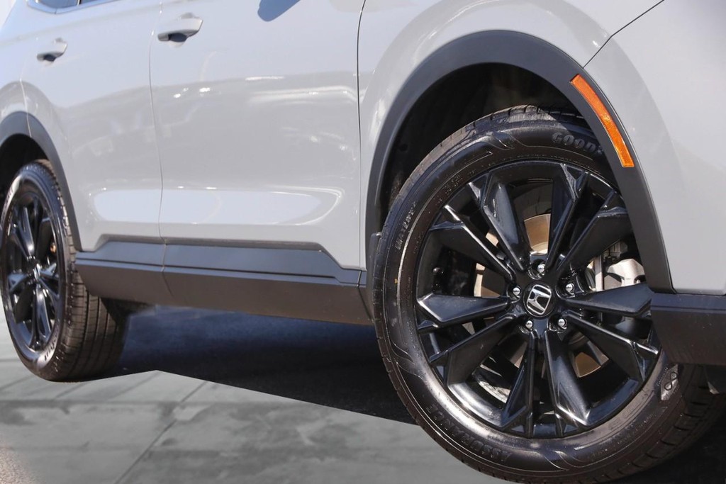Honda CR-V Hybrid Vehicle Image 03