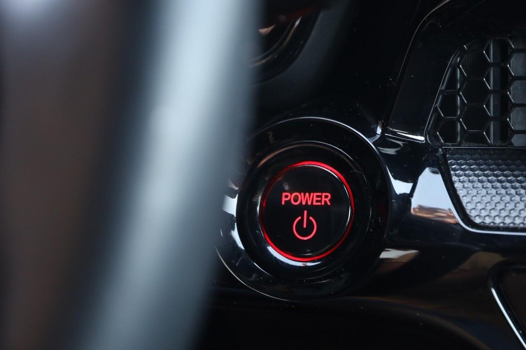 Honda CR-V Hybrid Vehicle Image 16