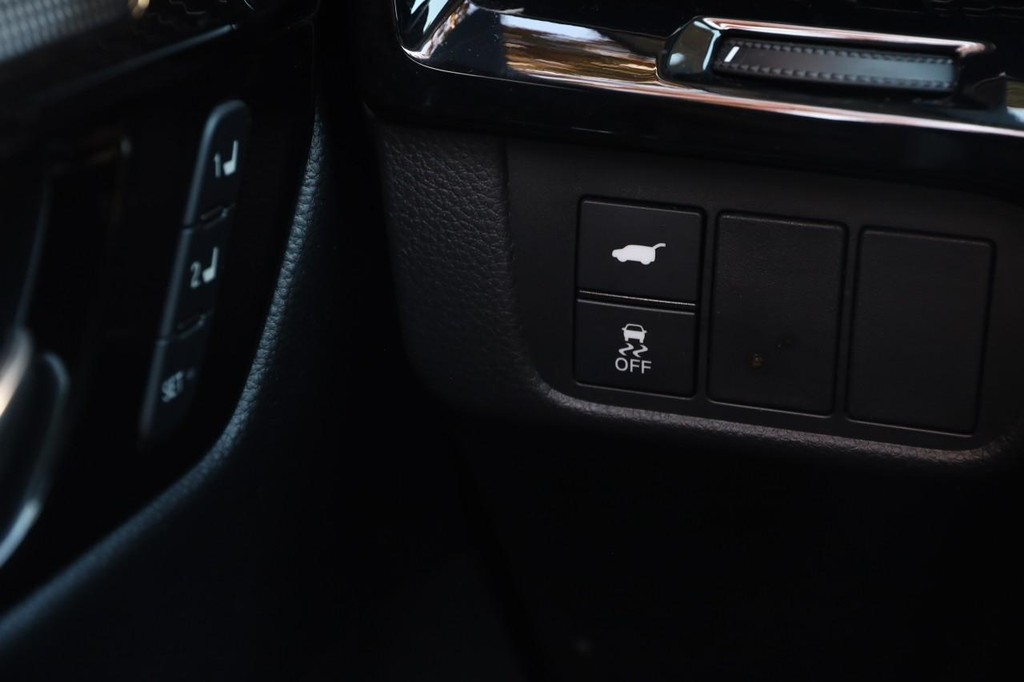 Honda CR-V Hybrid Vehicle Image 23