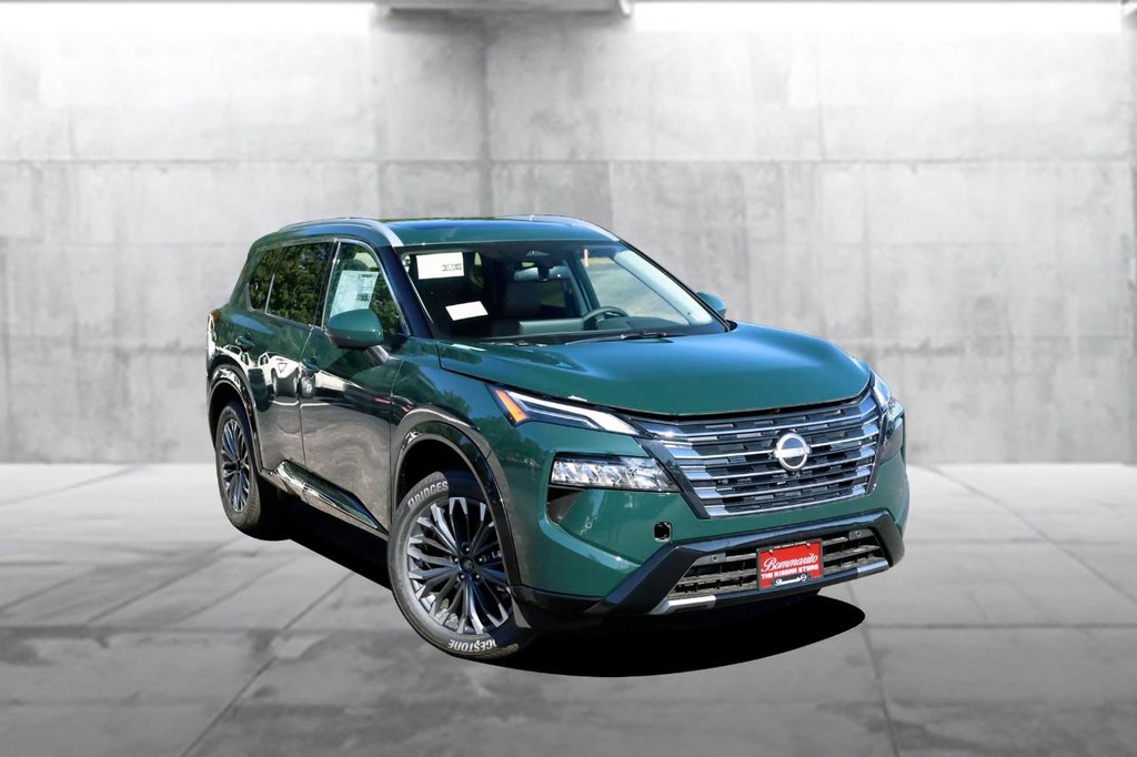 Nissan Rogue Vehicle Image 02
