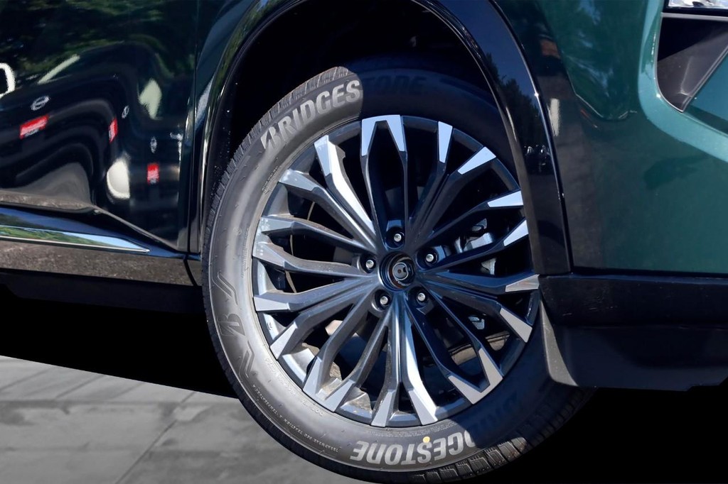 Nissan Rogue Vehicle Image 03