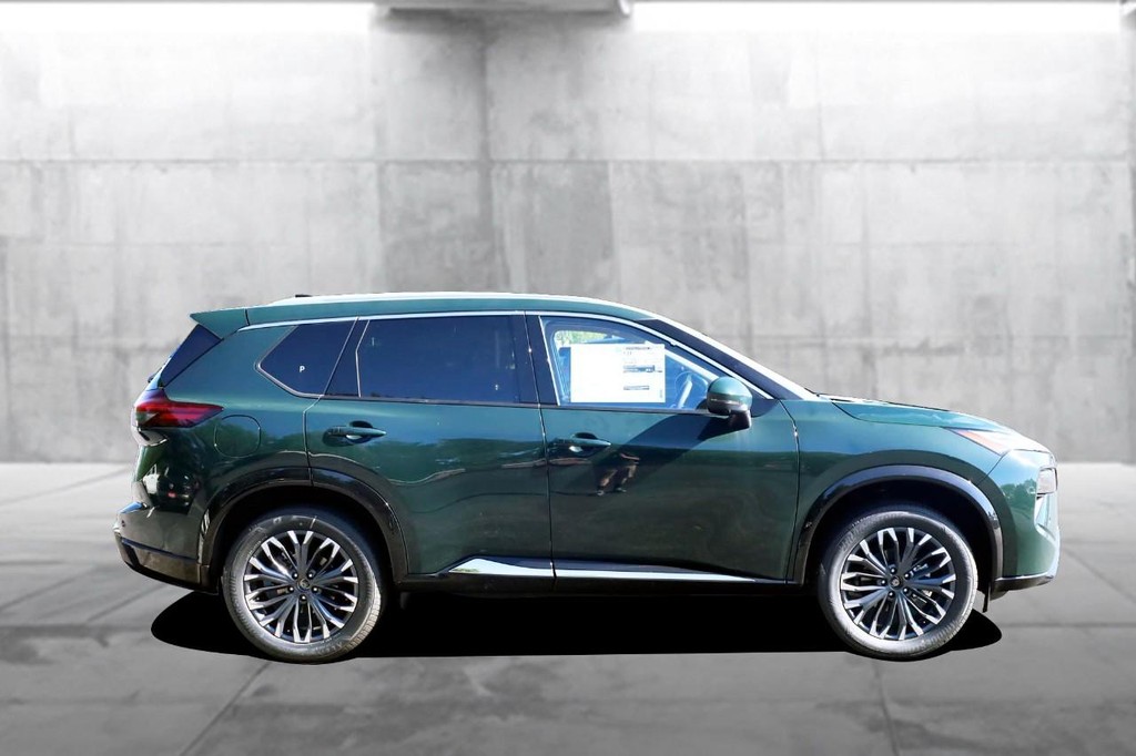 Nissan Rogue Vehicle Image 05