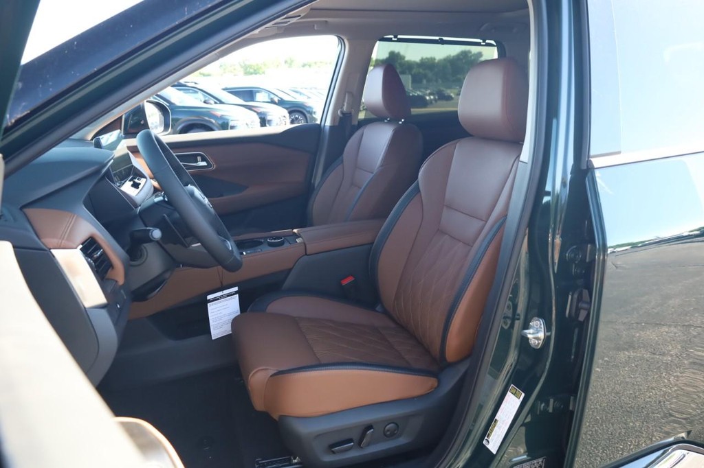 Nissan Rogue Vehicle Image 08