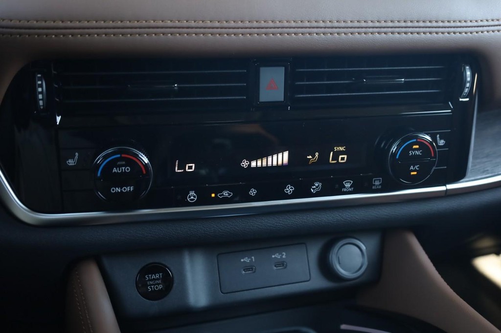 Nissan Rogue Vehicle Image 13