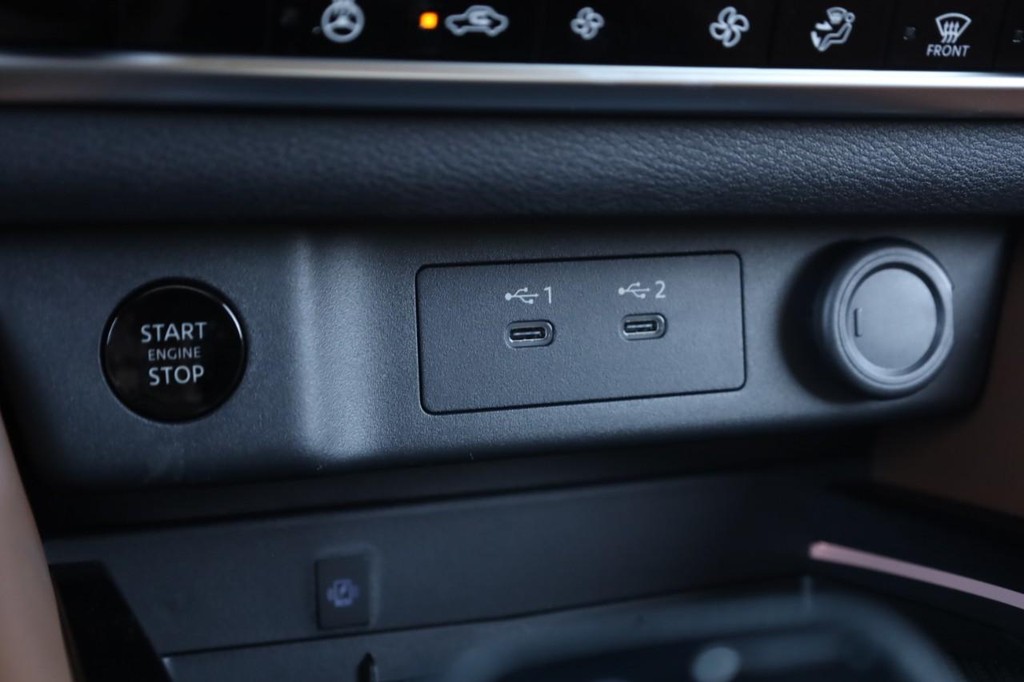 Nissan Rogue Vehicle Image 14