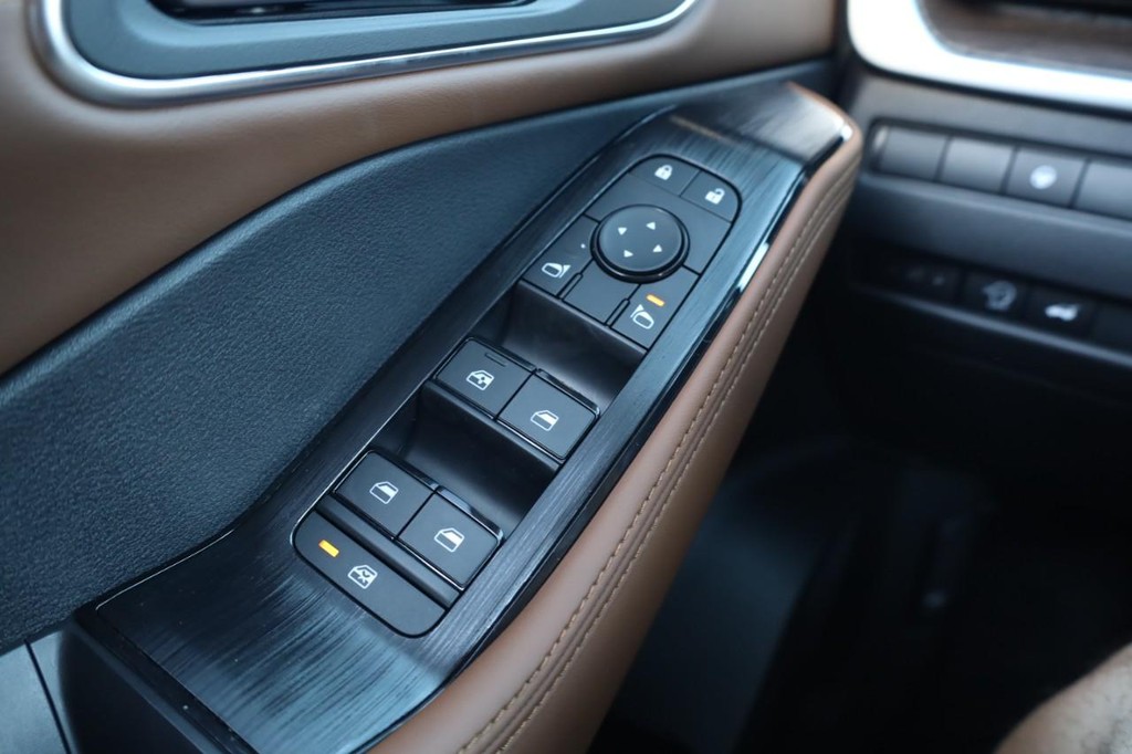 Nissan Rogue Vehicle Image 17