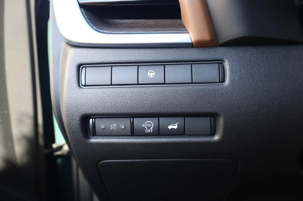 Nissan Rogue Vehicle Image 18
