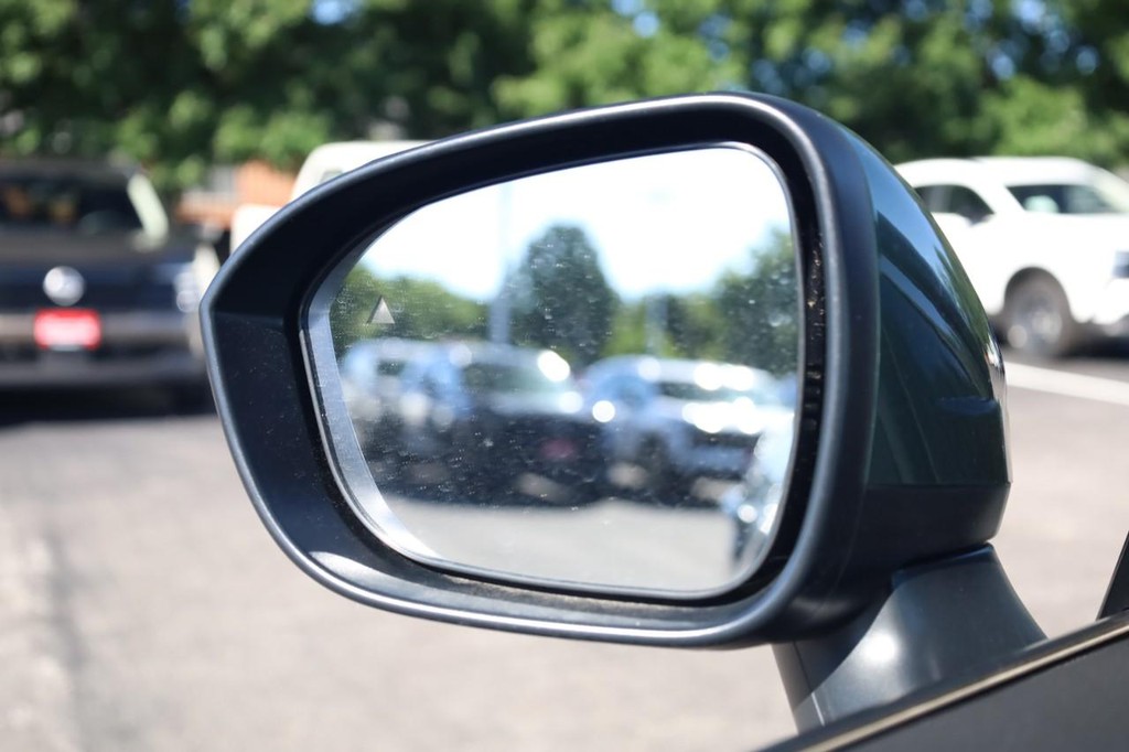 Nissan Rogue Vehicle Image 19
