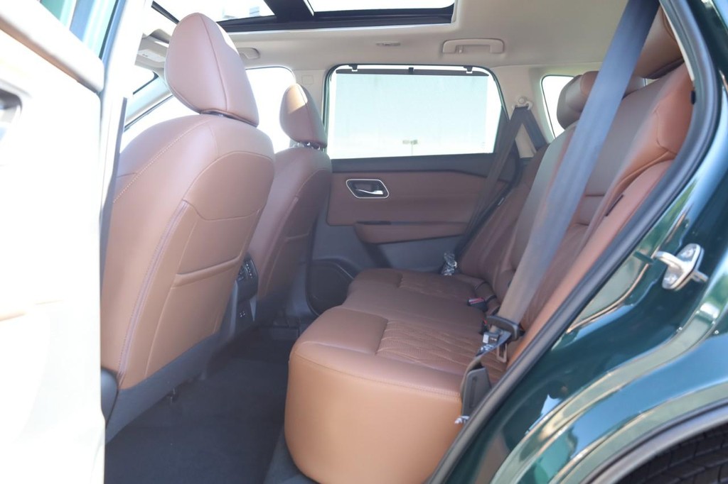Nissan Rogue Vehicle Image 21