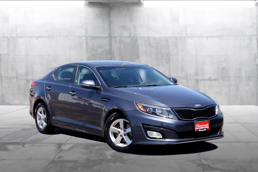 Kia Optima Vehicle Image 02