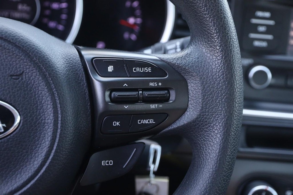 Kia Optima Vehicle Image 12