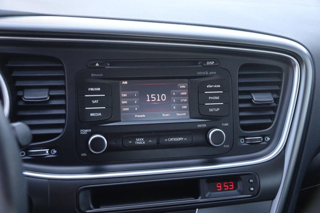 Kia Optima Vehicle Image 14