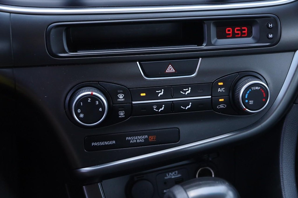 Kia Optima Vehicle Image 16