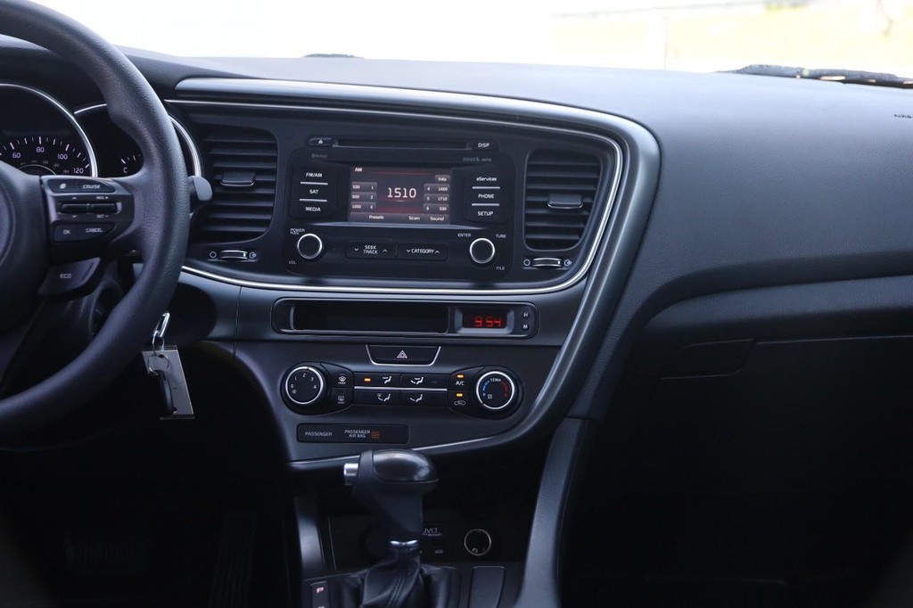 Kia Optima Vehicle Image 22