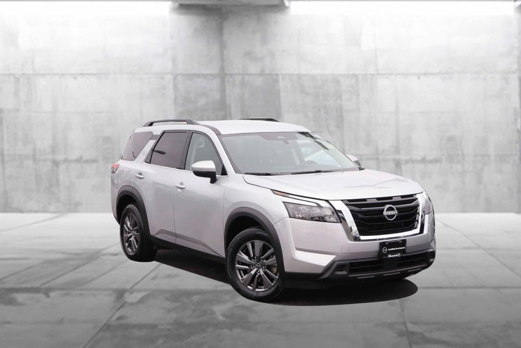 Nissan Pathfinder Vehicle Full-screen Gallery Image 2
