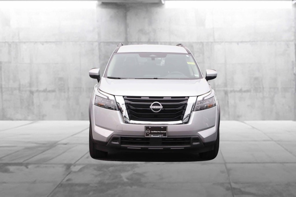 Nissan Pathfinder Vehicle Full-screen Gallery Image 4