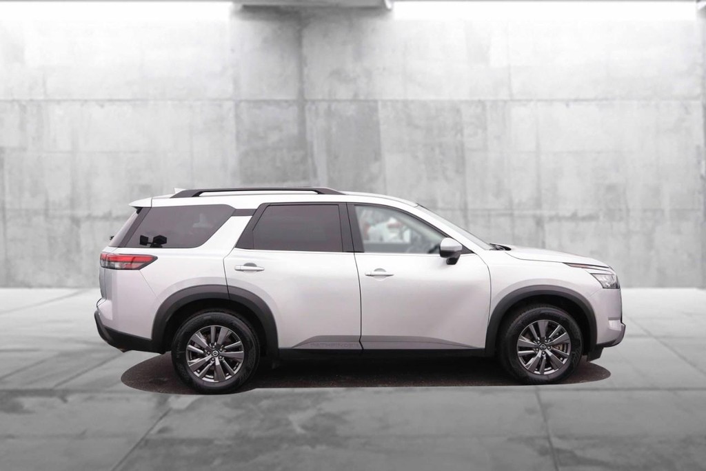 Nissan Pathfinder Vehicle Full-screen Gallery Image 5