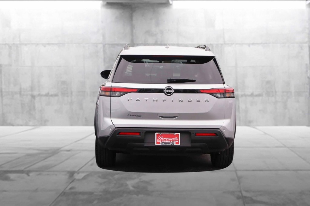 Nissan Pathfinder Vehicle Full-screen Gallery Image 6