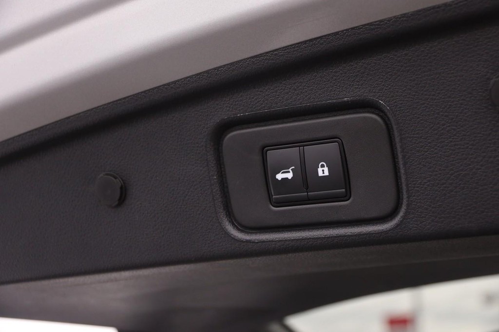 Nissan Pathfinder Vehicle Full-screen Gallery Image 8