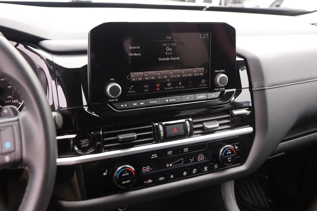 Nissan Pathfinder Vehicle Full-screen Gallery Image 17