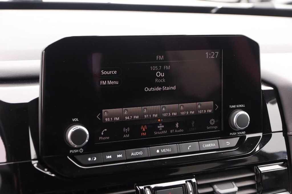 Nissan Pathfinder Vehicle Full-screen Gallery Image 18