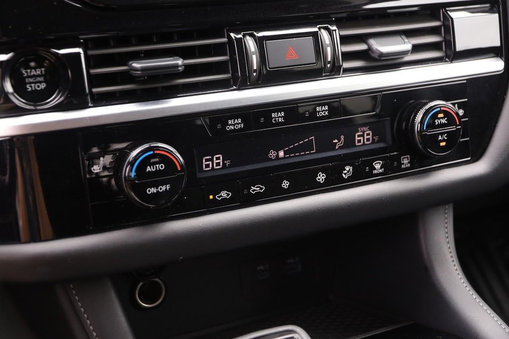 Nissan Pathfinder Vehicle Full-screen Gallery Image 20