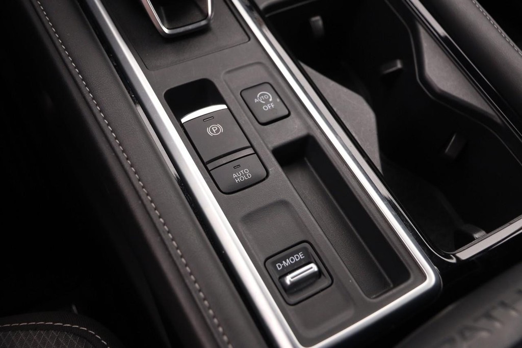 Nissan Pathfinder Vehicle Full-screen Gallery Image 21