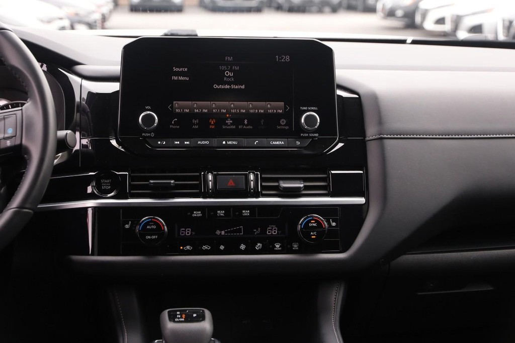 Nissan Pathfinder Vehicle Full-screen Gallery Image 26