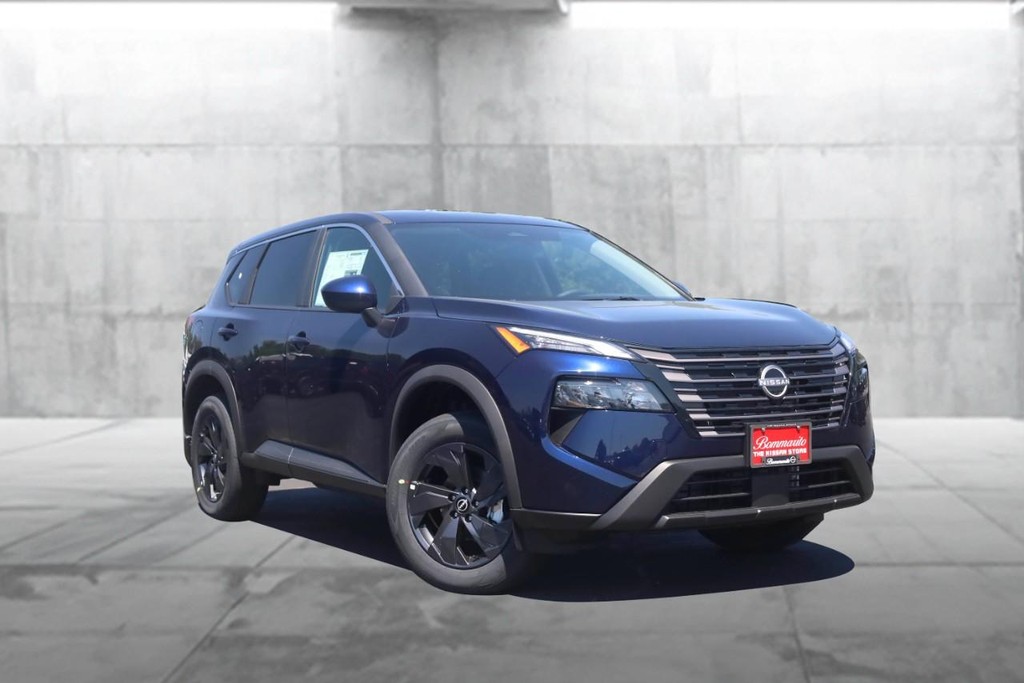 Nissan Rogue Vehicle Full-screen Gallery Image 2