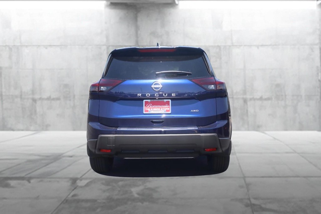 Nissan Rogue Vehicle Full-screen Gallery Image 6