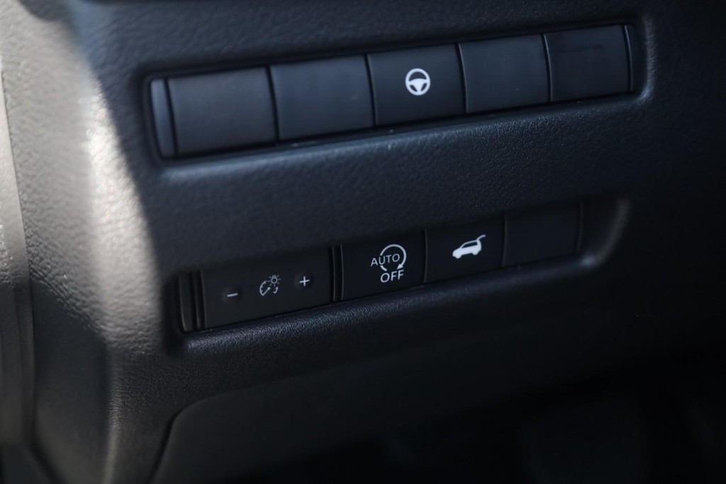 Nissan Rogue Vehicle Full-screen Gallery Image 12