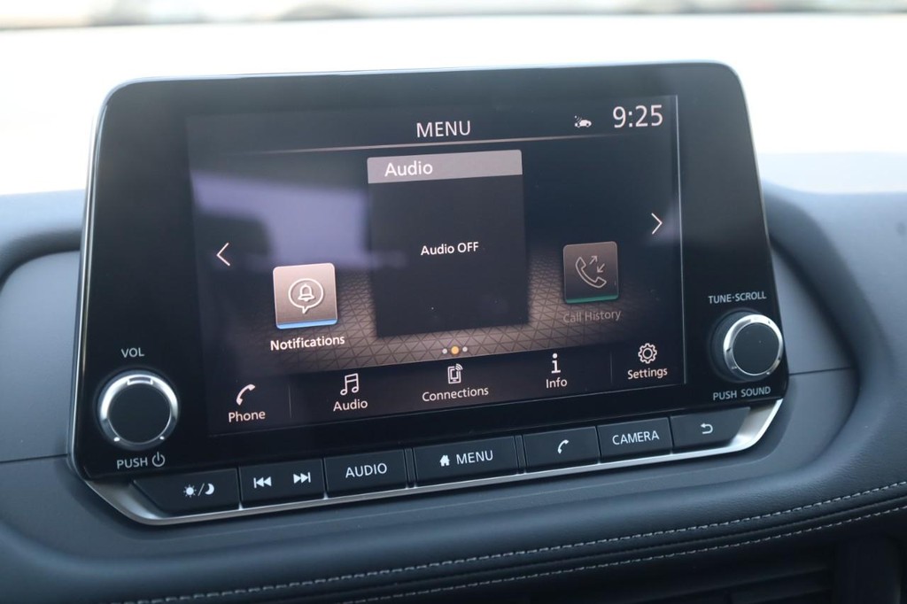 Nissan Rogue Vehicle Full-screen Gallery Image 14