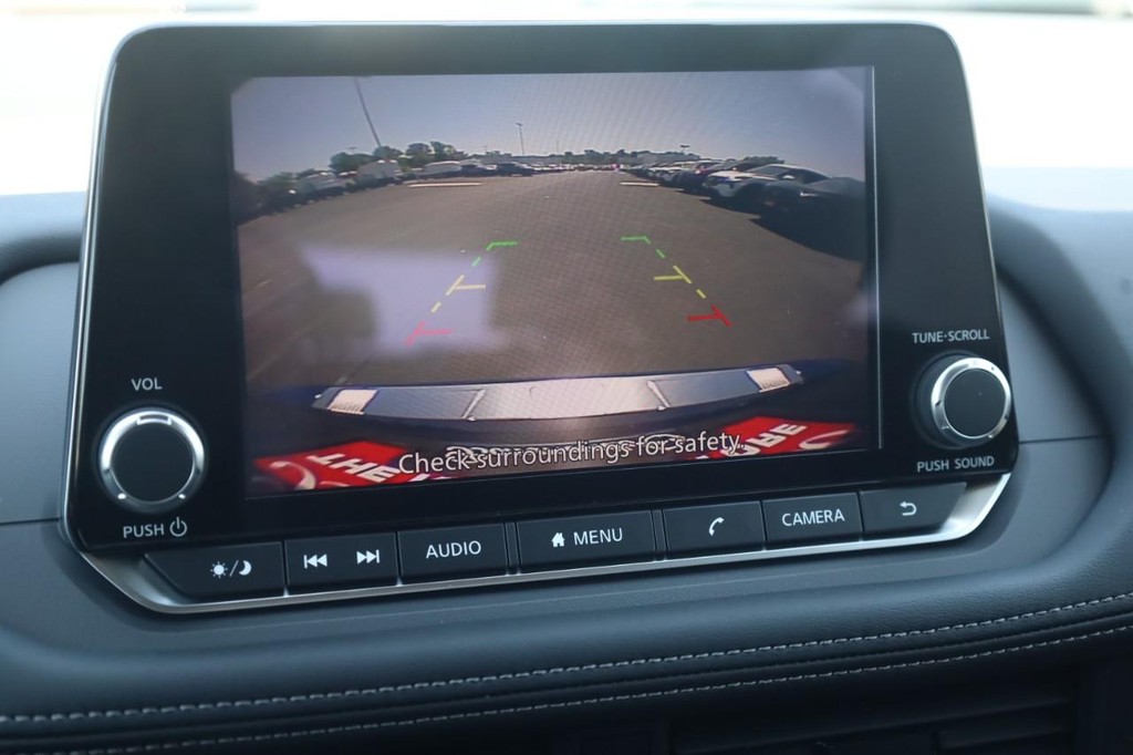 Nissan Rogue Vehicle Full-screen Gallery Image 15