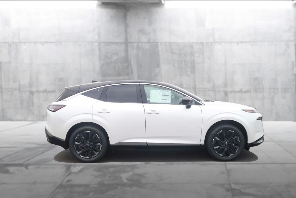 Nissan Murano Vehicle Full-screen Gallery Image 5