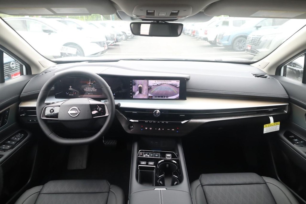 Nissan Murano Vehicle Full-screen Gallery Image 7