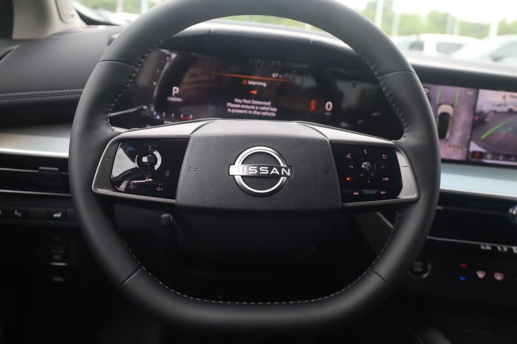 Nissan Murano Vehicle Full-screen Gallery Image 8
