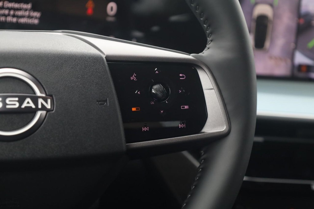 Nissan Murano Vehicle Full-screen Gallery Image 9