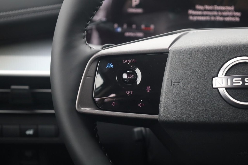 Nissan Murano Vehicle Full-screen Gallery Image 10