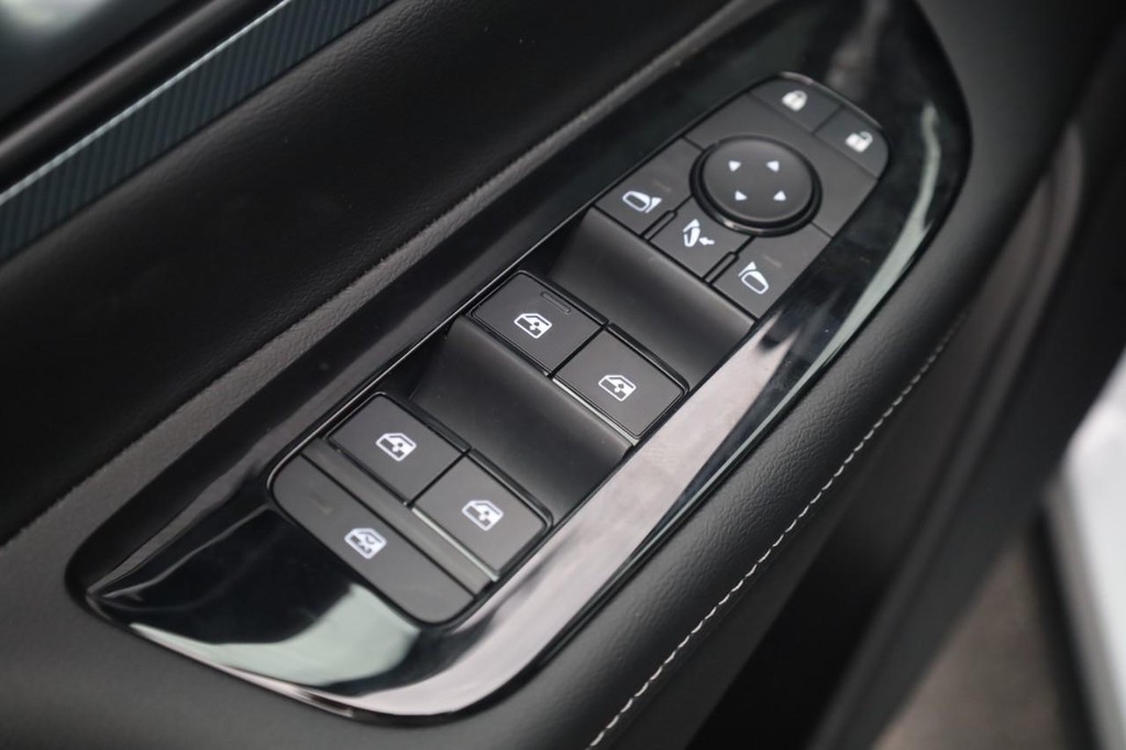 Nissan Murano Vehicle Full-screen Gallery Image 11