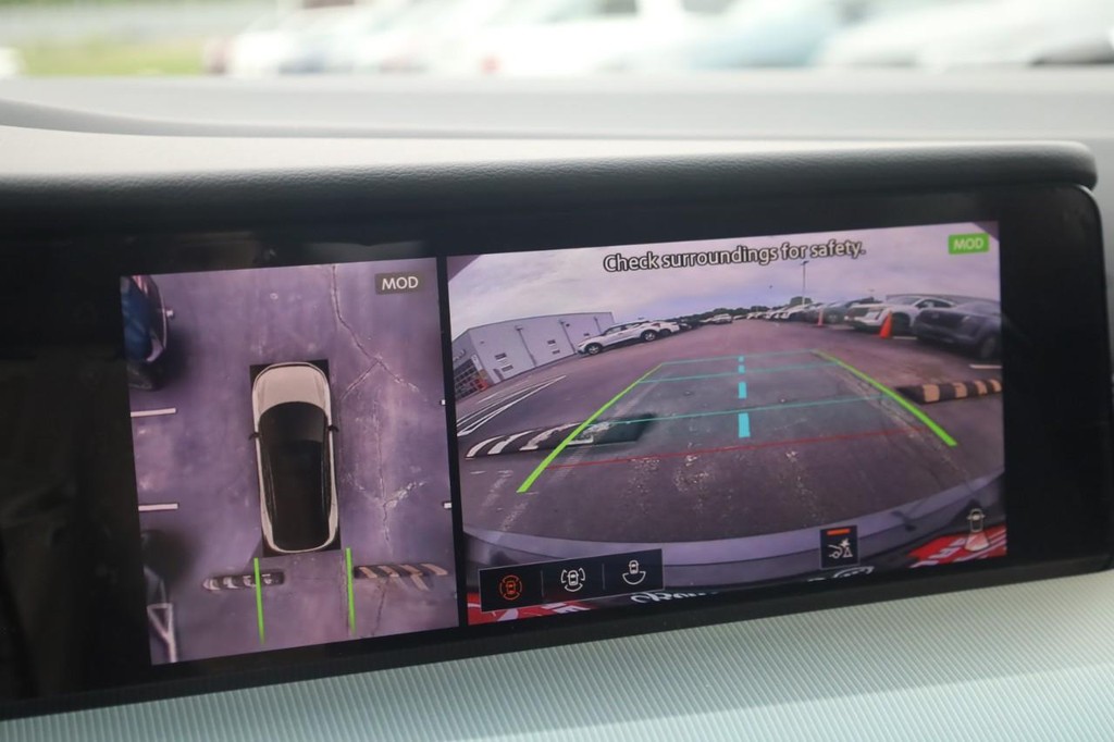 Nissan Murano Vehicle Full-screen Gallery Image 16