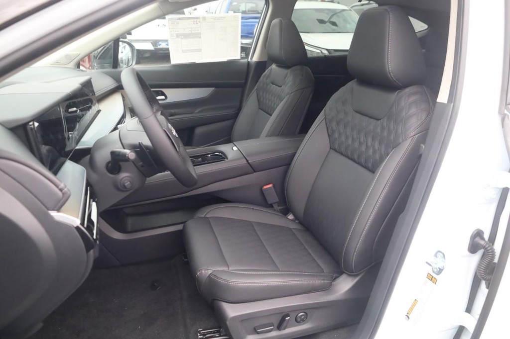 Nissan Murano Vehicle Full-screen Gallery Image 21