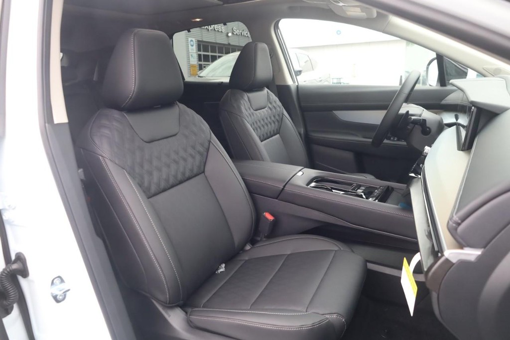 Nissan Murano Vehicle Full-screen Gallery Image 22