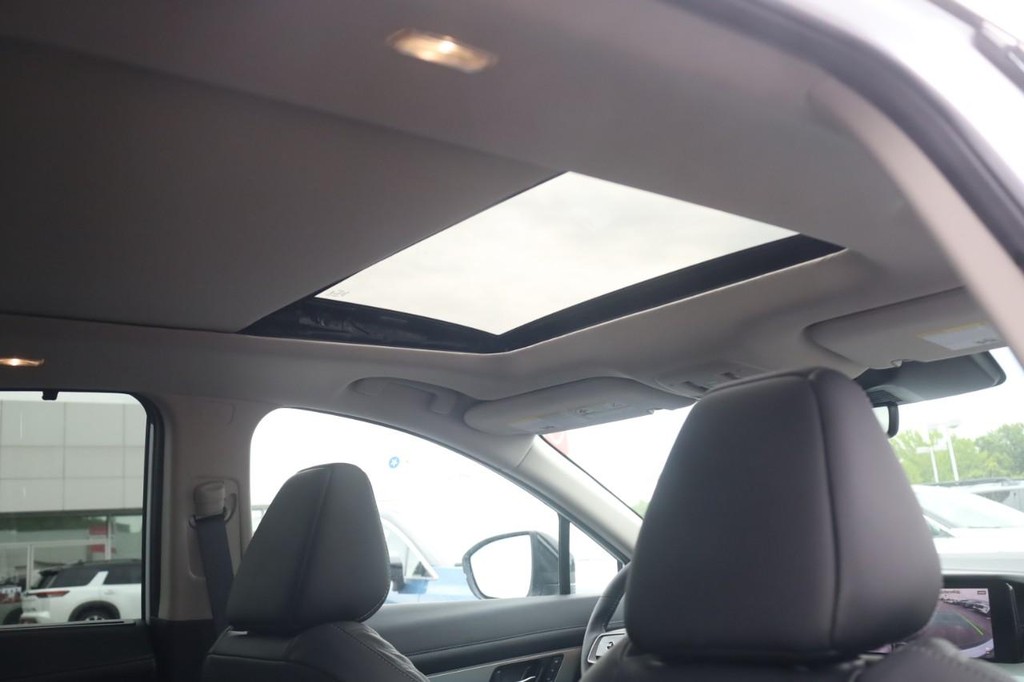 Nissan Murano Vehicle Full-screen Gallery Image 24