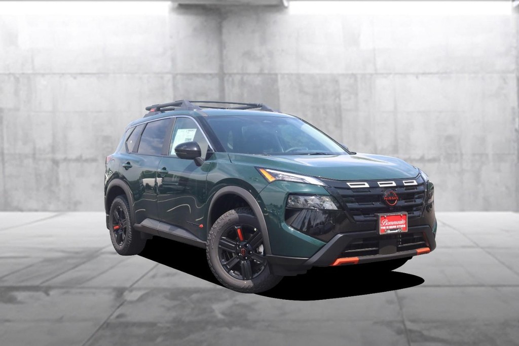 Nissan Rogue Vehicle Full-screen Gallery Image 2