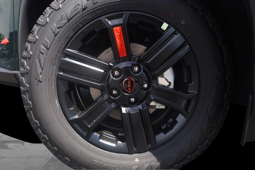 Nissan Rogue Vehicle Full-screen Gallery Image 3