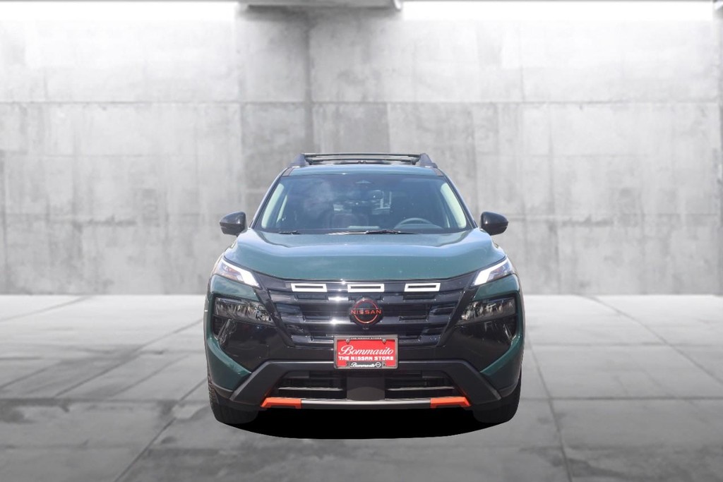 Nissan Rogue Vehicle Full-screen Gallery Image 4